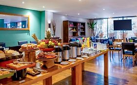 Flat Amplo em Hotel Ibirapuera para Familias e Executivos com Wi-Fi 5M